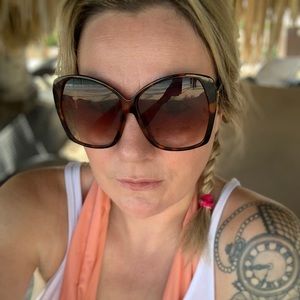 Meet your Posher, Nancie